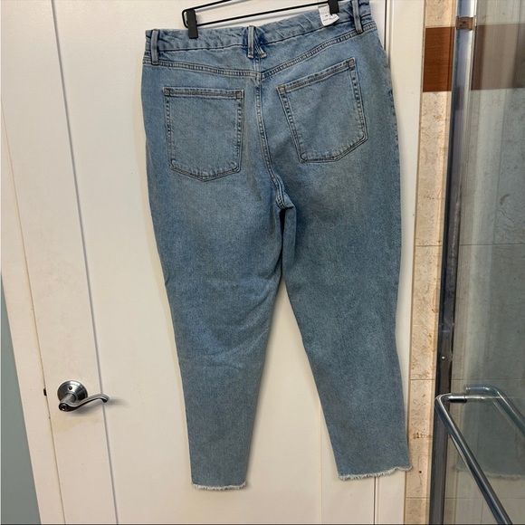 NWT good American high rise straight leg light wash jeans sz 12/31 - Picture 4 of 9